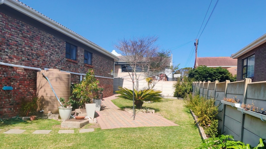3 Bedroom Property for Sale in Fraaiuitsig Western Cape